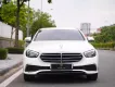 Mercedes-Benz E200 Exclusive 2022 - Bán Mercedes Exclusive sản xuất 2022, màu trắng/nội thất nâu siêu lướt giá tốt