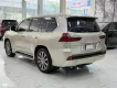 Lexus LX 570 2016 - Bán Lexus LX570 sản xuất 2016, màu vàng cát cực đẹp.