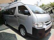 Toyota Hiace 2016 - Cần bán lại xe Toyota Hiace đời 2016, màu bạc giá 1 tỷ 209 tr tại Bình Thuận  