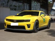 Chevrolet Camaro 2014 - Cần bán xe Chevrolet Camaro ZL1 năm 2014, màu vàng. Xe nhập nguyên chiếc giá 2 tỷ 200 tr tại Tp.HCM