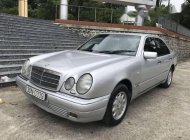 Mercedes-Benz E class E230 1997 - Chính chủ bán Mercedes E230 năm 1997, màu bạc giá 158 triệu tại Hà Nội