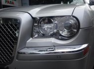 Chrysler 300C 2009 - Cần bán xe Chrysler 300C đời 2009, màu bạc, nhập khẩu xe gia đình giá 1 tỷ tại Đà Nẵng