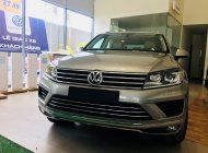 Volkswagen Touareg 2015 - Bán Volkswagen Touareg màu bạc xe nhập, Giá tốt nhất thị trường hiện nay. Giảm mạnh 369 triệu, hotline: 0942050350 giá 2 tỷ 100 tr tại Khánh Hòa