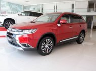 Mitsubishi Outlander 2018 - Cần bán Mitsubishi đời 2018, màu đỏ giá 808 triệu tại Quảng Ngãi