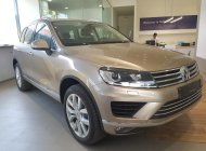 Volkswagen Touareg 2016 - Bán Volkswagen Touareg sản xuất 2016, màu vàng, nhập khẩu nguyên chiếc giá 2 tỷ 499 tr tại Khánh Hòa