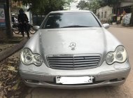 Mercedes-Benz C class C200 2003 - Cần bán xe Mercedes C200 sản xuất năm 2003, màu bạc số sàn giá 300 triệu tại Quảng Trị