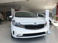 Kia Cerato  1.6L MT 2018 - Cần bán xe Kia Cerato 1.6L MT năm sản xuất 2018, màu trắng số sàn, 535tr giá 535 triệu tại Kon Tum