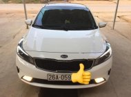 Kia Cerato AT 2017 - Cần bán xe cũ Kia Cerato đời 2017, màu trắng số tự động giá 500 triệu tại Sơn La