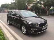 Kia Sedona 2015 - Cần bán gấp Kia Sedona sản xuất năm 2015, màu đen, giá tốt giá 959 triệu tại Lào Cai