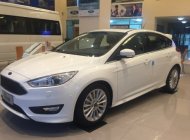 Ford Focus Titanium 2018 - Bán Thanh lý ô tô Ford Focus Sport, 5 cửa, đời 2018, màu trắng, sẵn xe, lấy ngay nhận gói KM hấp dẫn - LH 0969016692 giá 725 triệu tại Sơn La