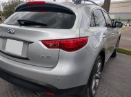 Infiniti QX70   2016 - Cần tiền bán gấp xe Infiniti QX70 2016, xe màu bạc giá 2 tỷ 250 tr tại Tp.HCM