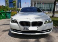 BMW 5 Series  528i  2010 - Cần bán BMW 5 Series 528i sản xuất năm 2010, màu trắng, xe còn mới tinh giá 880 triệu tại Tp.HCM