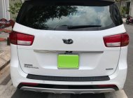 Kia Sedona 2.2 DATH Full 2017 - Cần bán gấp Kia Sedona 2.2 DATH Full sản xuất 2017, màu vàng giá 1 tỷ 90 tr tại Hậu Giang