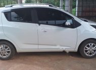 Chevrolet Spark LT 1.2 MT 2017 - Cần bán gấp Chevrolet Spark LT 1.2 MT năm sản xuất 2017, màu trắng xe gia đình giá 320 triệu tại Quảng Trị