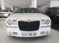 Cần bán xe Chrysler 300 3.5AT đời 2010, màu trắng, xe nhập giá 980 triệu tại Tp.HCM