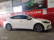 Hyundai Elantra  MT 2017 - Cần bán lại xe Hyundai Elantra MT đời 2017, màu trắng  giá 471 triệu tại Bạc Liêu