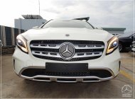 Ưu đãi sốc cuối năm chiếc xe Mercedes GLA 200, đời 2019, màu trắng - Săn xe - Giao nhanh giá 1 tỷ 619 tr tại Tp.HCM