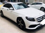 Mercedes-Benz E class 2018 - Cần bán Mercedes E250 đời 2018, màu trắng chính chủ giá 1 tỷ 950 tr tại Bình Dương