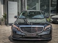 Bán ô tô Mercedes C200 Exclusive năm 2019, màu đen giá 1 tỷ 640 tr tại Tp.HCM