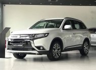 Mitsubishi Outlander 2.4 CVT Premium 2019 - Cần bán xe Mitsubishi Outlander 2.4 CVT Premium đời 2019, màu trắng giá 905 triệu tại Nghệ An