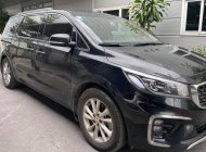 Kia Sedona 2018 - Bán xe Kia Sedona màu đen 2018 2.2L DATH giá 865 triệu giá 865 triệu tại Vĩnh Phúc