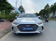 Hyundai Elantra  1.6 AT 2018 - Cần bán lại xe Hyundai Elantra 1.6 AT 2018, màu bạc giá cạnh tranh giá 535 triệu tại An Giang