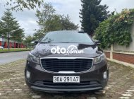 Kia Sedona 2017 - Cần bán lại xe Kia Sedona sản xuất năm 2017, màu nâu giá cạnh tranh giá 710 triệu tại Hải Dương