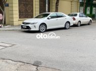 Cần bán gấp Toyota Camry 2.0E đời 2018, màu trắng chính chủ giá 790 triệu tại Vĩnh Phúc