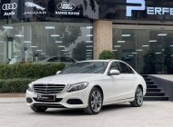 Cần bán gấp Mercedes C250 Exclusive năm sản xuất 2017, màu trắng giá 1 tỷ 299 tr tại Hà Nội
