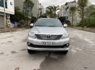 Toyota Fortuner V  2015 - Bán Toyota Fortuner V sản xuất năm 2015, màu bạc chính chủ giá 530 triệu tại Hà Nội