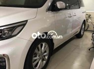 Bán ô tô Kia Sedona 2.2 DATH năm sản xuất 2018, màu trắng xe gia đình giá 933 triệu tại Tp.HCM