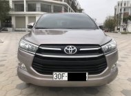 Cần bán lại xe Toyota Innova 2.0E sản xuất 2019, màu nâu số sàn giá 525 triệu tại Hà Nội