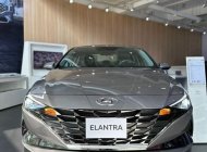 Hyundai Elantra 2022 - Anh em đi xe này gái auto đổ giá 599 triệu tại Hòa Bình