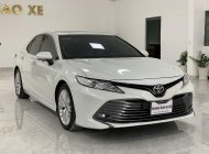 Toyota Camry 2019 - Cần bán lại xe 1 chủ từ đầu, đi giữ gìn, đẹp long lanh, hỗ trợ bank 60-70%, liên hệ giá tốt giá 985 triệu tại Bình Dương