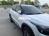 Kia Seltos 2020 - Cần bán lại xe Kia Seltos 1.4 Deluxe sản xuất năm 2020, màu trắng, chính chủ giá 615 triệu tại Bắc Ninh