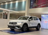 Volkswagen Tiguan 2023 - Màu trắng kiểu dáng mới trẻ trung hơn - Khuyến mãi 50% trước bạ và quà tặng có xe lái thử giá 2 tỷ 49 tr tại Tp.HCM
