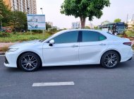 Toyota Camry 2022 - Xe màu trắng giá 1 tỷ 328 tr tại Tp.HCM