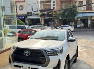 Toyota Hilux 2023 - Giao xe ngay giá 860 triệu tại Bình Định