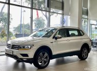 Volkswagen Tiguan 2022 - Ưu đãi cực hấp dẫn - Giảm phí trước bạ - Tặng phụ kiện giá 1 tỷ 929 tr tại Hà Nội