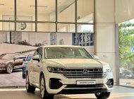 Volkswagen Touareg 2023 - màu trắng sang trọng, đẹp mắt, đầy option cho khách hàng đẳng cấp, giảm ngay 225tr cho khách mua xe tháng này giá 3 tỷ 274 tr tại Tp.HCM