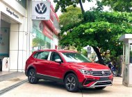 Volkswagen Tiguan facelift 2023 - Trẻ trung, xe nhập khẩu Mỹ, màu đỏ cực đẹp, ưu đãi lên đến 300tr, giao ngay tận nhà cho khách giá 1 tỷ 699 tr tại Tp.HCM