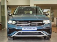 Volkswagen Tiguan 2023 - Trẻ trung, xe nhập khẩu Mỹ, màu xanh cực đẹp, ưu đãi lên đến hàng trăm triệu tiền mặt, giao ngay tận nhà cho khách giá 1 tỷ 799 tr tại Tp.HCM