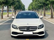 Mercedes-Benz E250 E 2017 - Cần bán gấp Mercedes E đời 2017, màu trắng giá 1 tỷ 170 tr tại Hà Nội