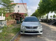 Toyota Innova 2.0E 2014 - Tôi cần bán chiếc xe ô tô Toyota Innova 2.0E màu bạc giá 238 triệu tại Hà Nội