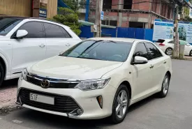 Toyota Camry 2016 - Cần bán xe Toyota Camry năm 2016, màu trắng giá 679 triệu tại Tp.HCM