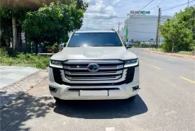 Toyota Land Cruiser LC300 2024 - Bán Toyota Land Cruiser LC300 sản xuất 2024, mới 99,99%. giá 5 tỷ 650 tr tại Hà Nội