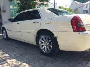 Chrysler 300C Hemi 5.7 V8 2006 - Cần bán lại xe Chrysler 300C Hemi 5.7 V8 đời 2006, màu trắng, nhập khẩu nguyên chiếc, giá 735tr