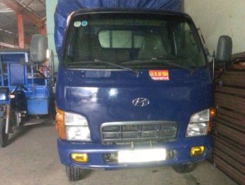 Hyundai HD 65 2006 - Cần bán gấp xe tải cũ Hyundai HD65 đời 2006 thùng mui bạt giá thương lương