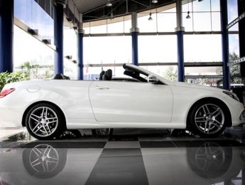 Mercedes-Benz E400 E400 Cabriolet 2017 - Cần bán xe Mercedes E400 Cabriolet sản xuất 2017, màu trắng, nhập khẩu chính hãng