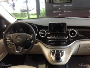Mercedes-Benz V-Class 220 2017 - Bán xe Mercedes V220/V250 đủ màu, xe giao ngay, KM siêu khủng hỗ trợ 90% thủ tục đơn giản, LH: 0972996622